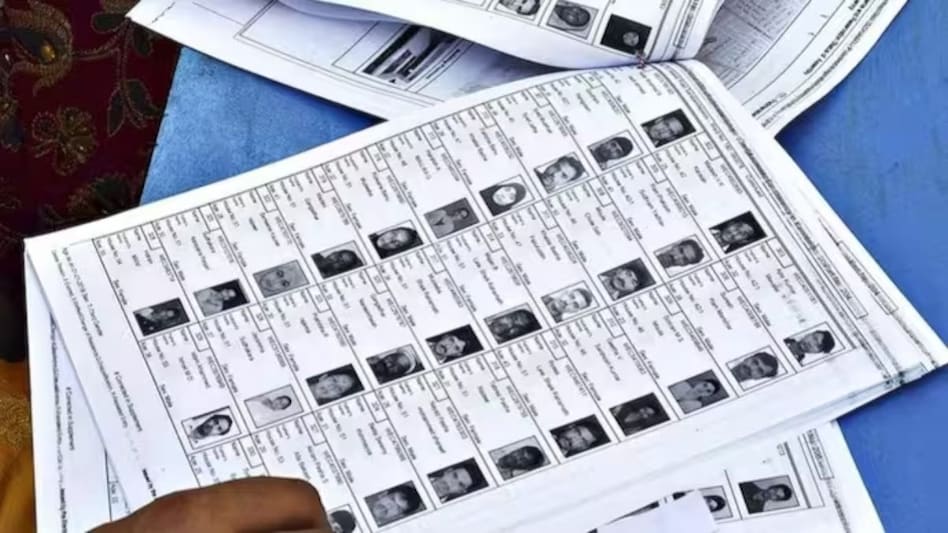19 हजार मतदाताओं का 2003 में नहीं मिला कोई लिंक, रायगढ़ की चार विधानसभाओं में 81 हजार मतदाताओं के नाम कटे 690d9d11478a4 voter list sir rules 071731650 16x9 1