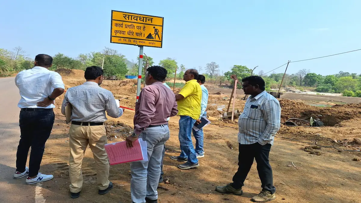 सड़क-पुल निर्माण में लापरवाही बर्दाश्त नहीं, ठेकेदार को नोटिस जारी करने के निर्देश E0A4B8E0A4A1E0A4BCE0A495E0A4A8E0A4BFE0A4B0E0A58DE0A4AEE0A4BEE0A4A3E0A495E0A4BEE0A49CE0A4BEE0A4AFE0A49CE0A4BE