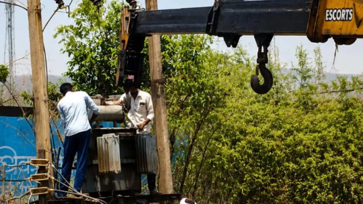 सुशासन तिहार का असर : वित्त मंत्री ओपी चौधरी की पहल पर 24 घंटे में बदला ट्रांसफार्मर, गांव में लौटी बिजली सुशासन तिहार का असर