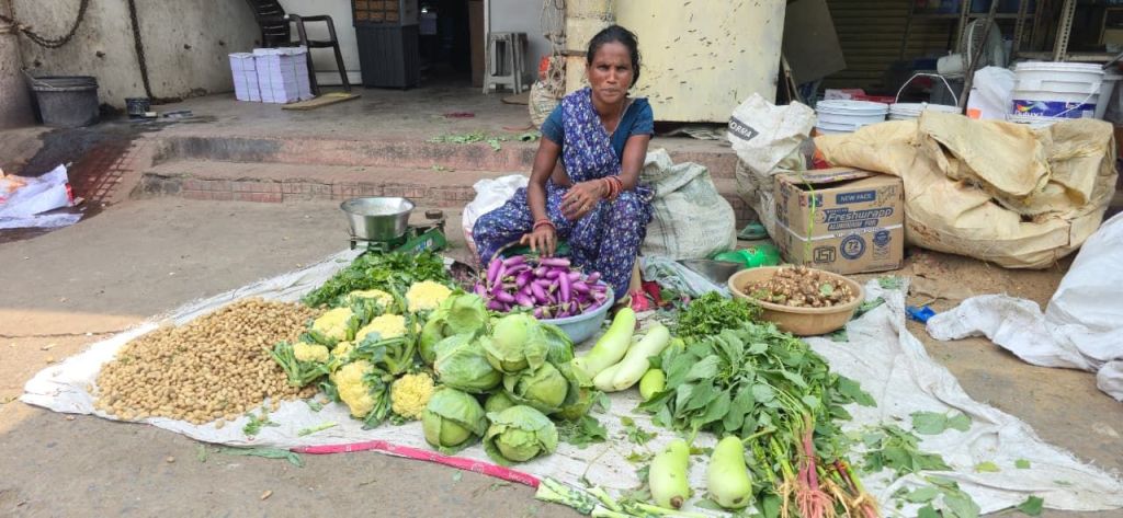 ग्लोबल टेंशन से रायगढ़ की रसोई तक - पेट्रोल की आग में झुलसी सब्जियां img 20260606 wa001857564772637021601