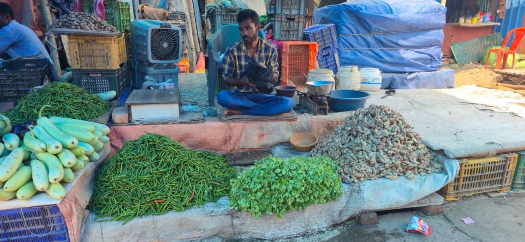 ग्लोबल टेंशन से रायगढ़ की रसोई तक - पेट्रोल की आग में झुलसी सब्जियां img 20260606 wa00195026659587357576033