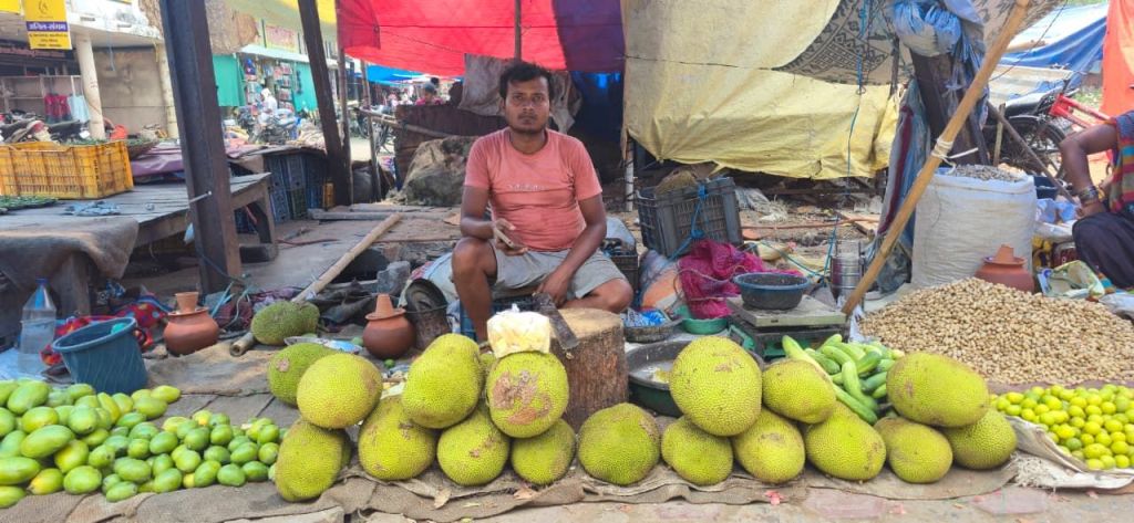 ग्लोबल टेंशन से रायगढ़ की रसोई तक - पेट्रोल की आग में झुलसी सब्जियां img 20260606 wa00217826189232493473416