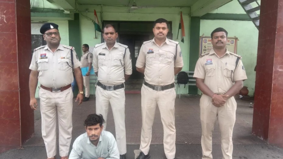 पूंजीपथरा पुलिस ने किया गिरफ्तार